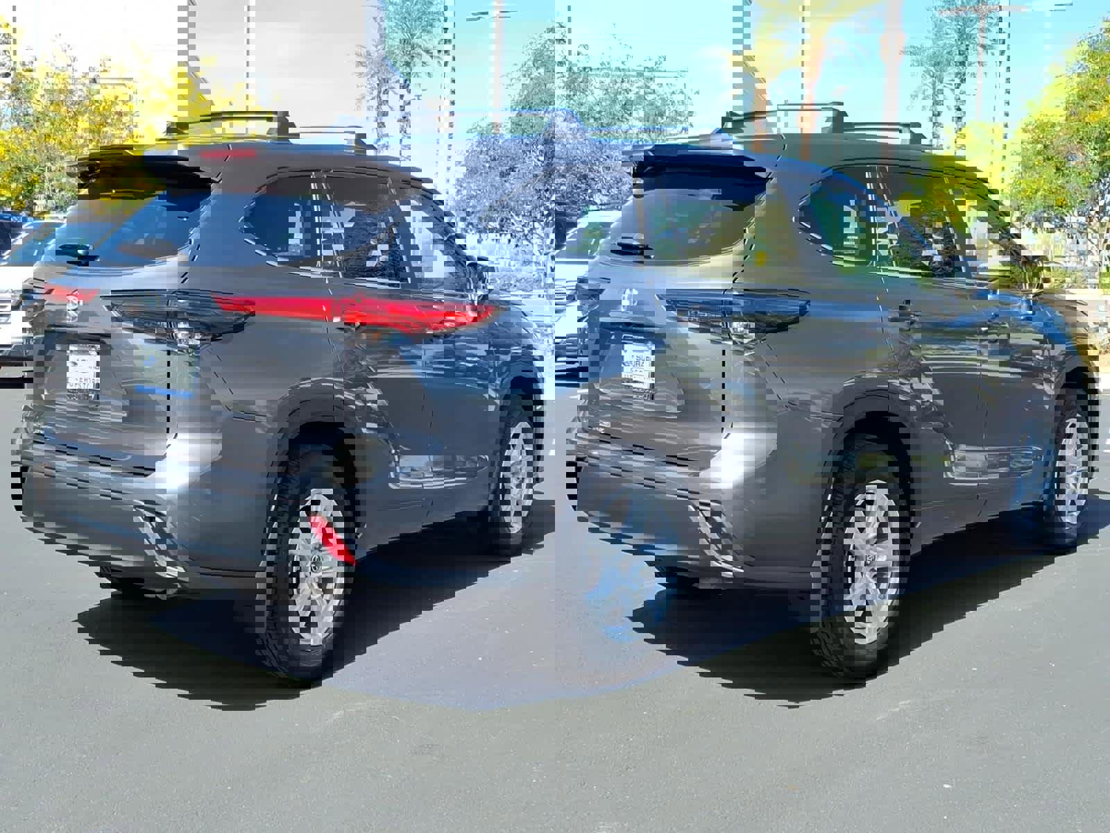 Used 2023 Toyota Highlander L image 7