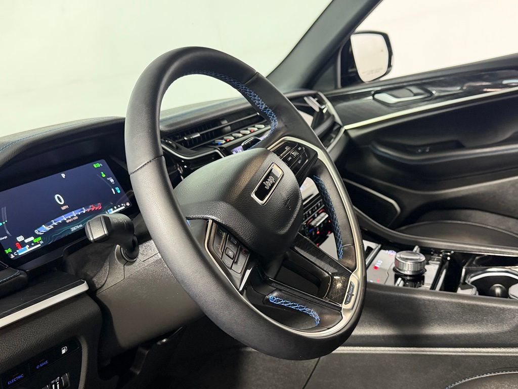 Used 2023 Jeep Grand Cherokee Trailhawk AWD/4WD image 23