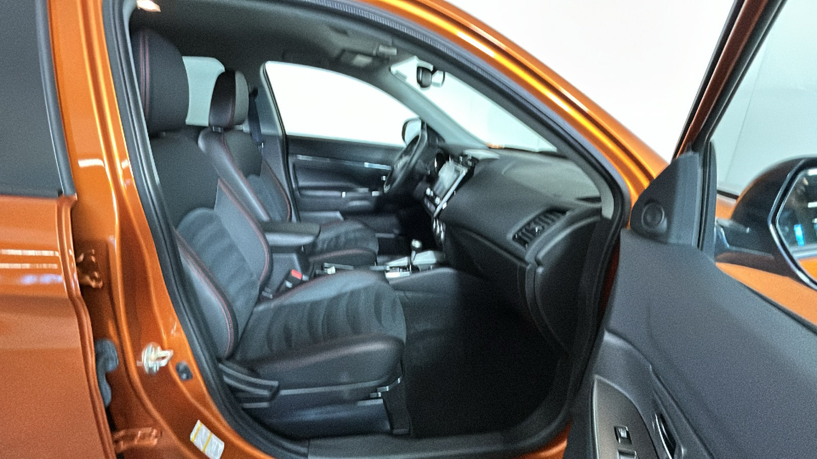 Used 2025 Mitsubishi Outlander Sport SE AWD/4WD image 35