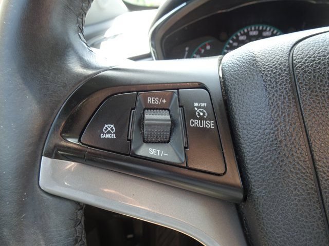 Used 2017 Chevrolet Trax LT w/ LT Convenience Package FWD image 21