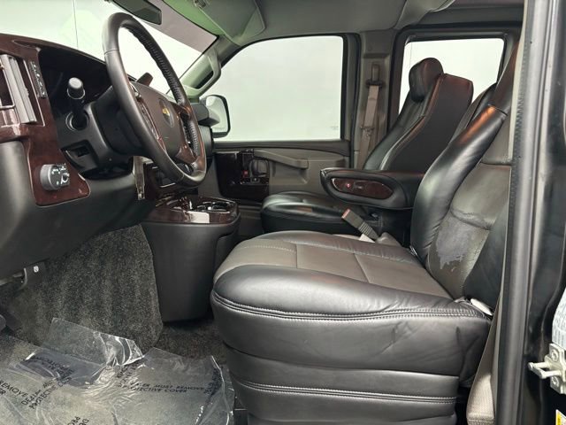 Used 2017 Chevrolet Express 2500 Extended image 26
