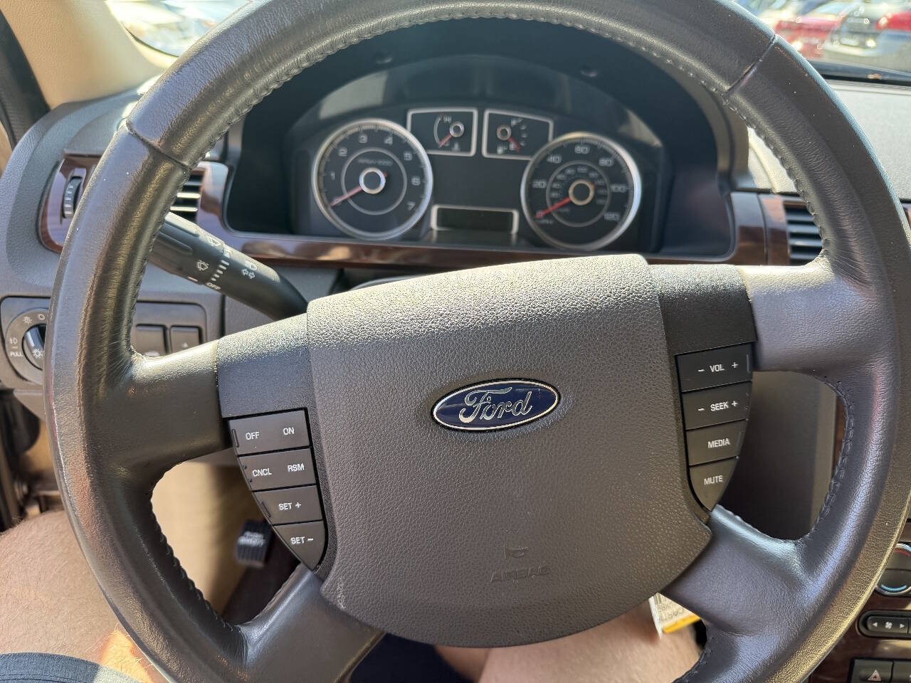 Used 2008 Ford Taurus SEL FWD image 32