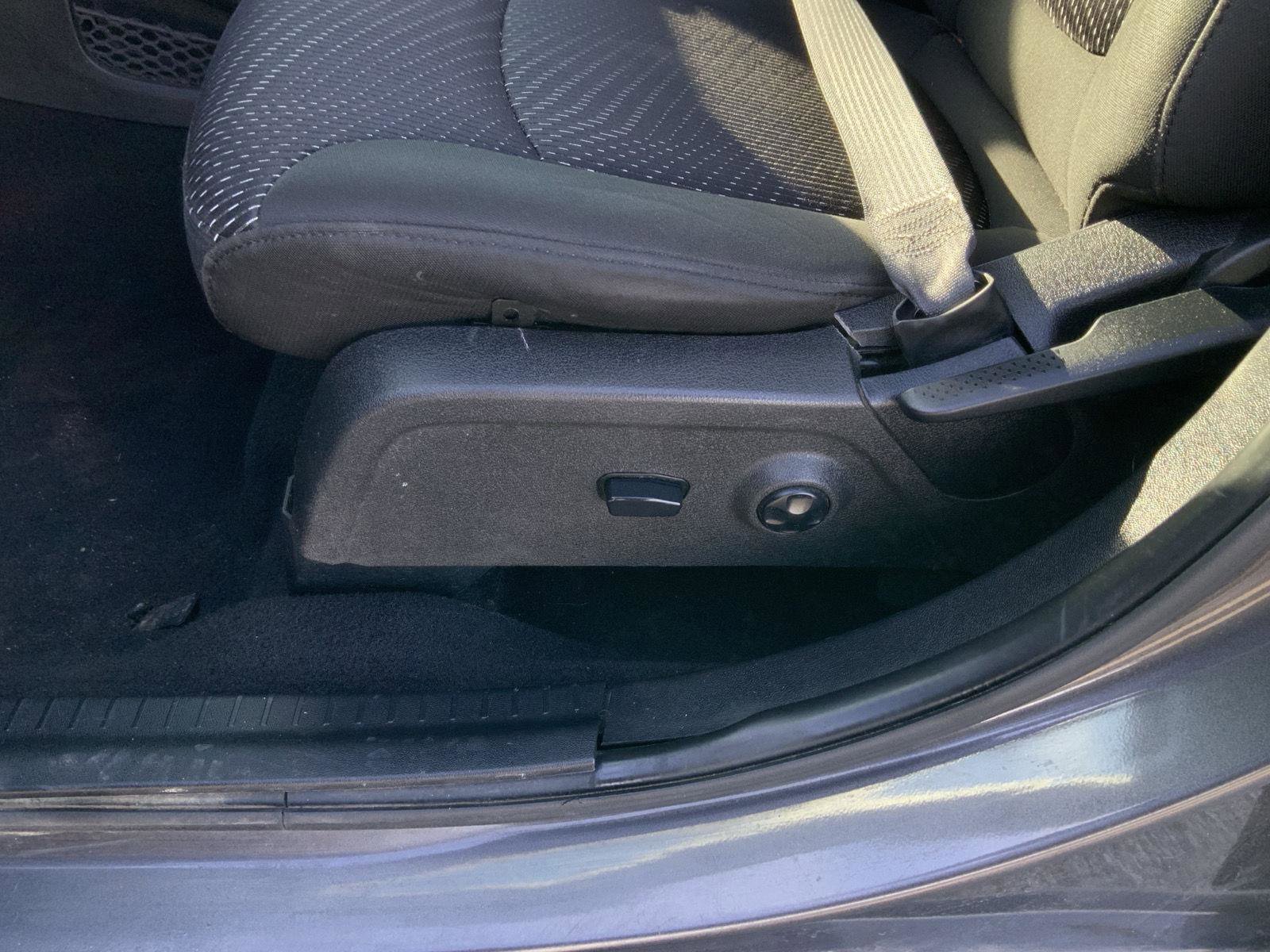 Used 2020 Dodge Journey SE w/ SE Popular Equipment Group image 23