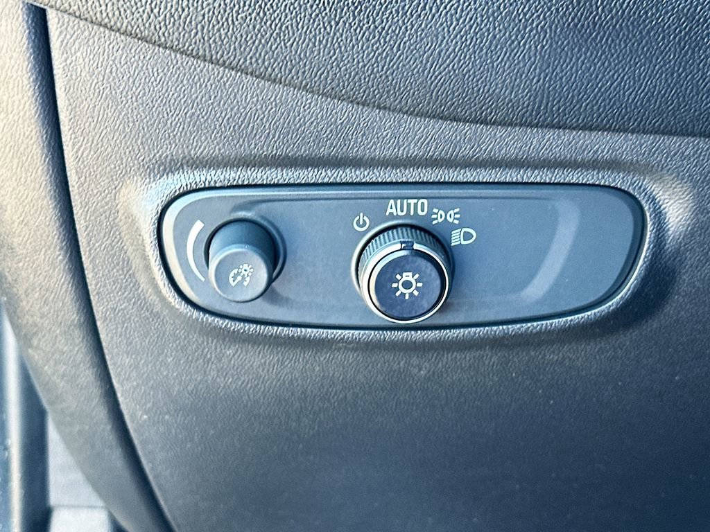 Used 2023 Chevrolet Equinox LT image 11