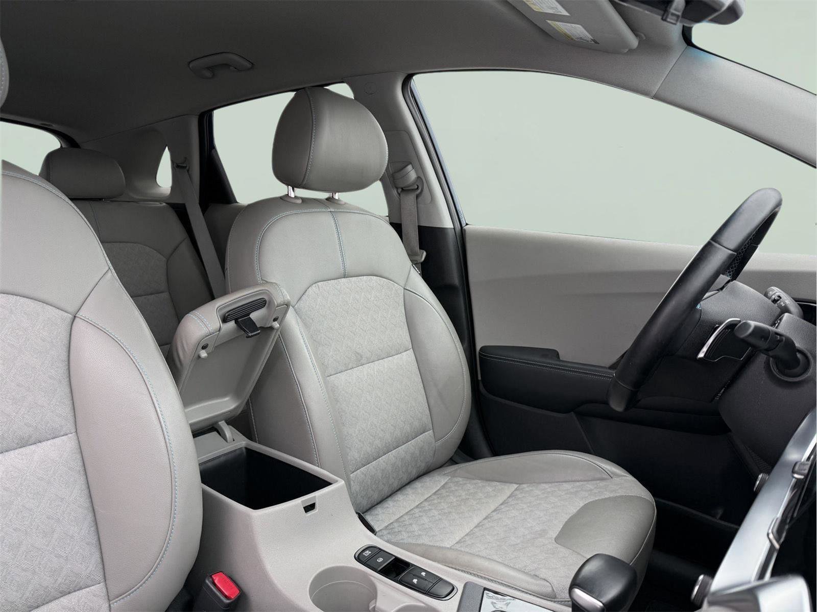 Used 2020 Kia Niro EX image 25