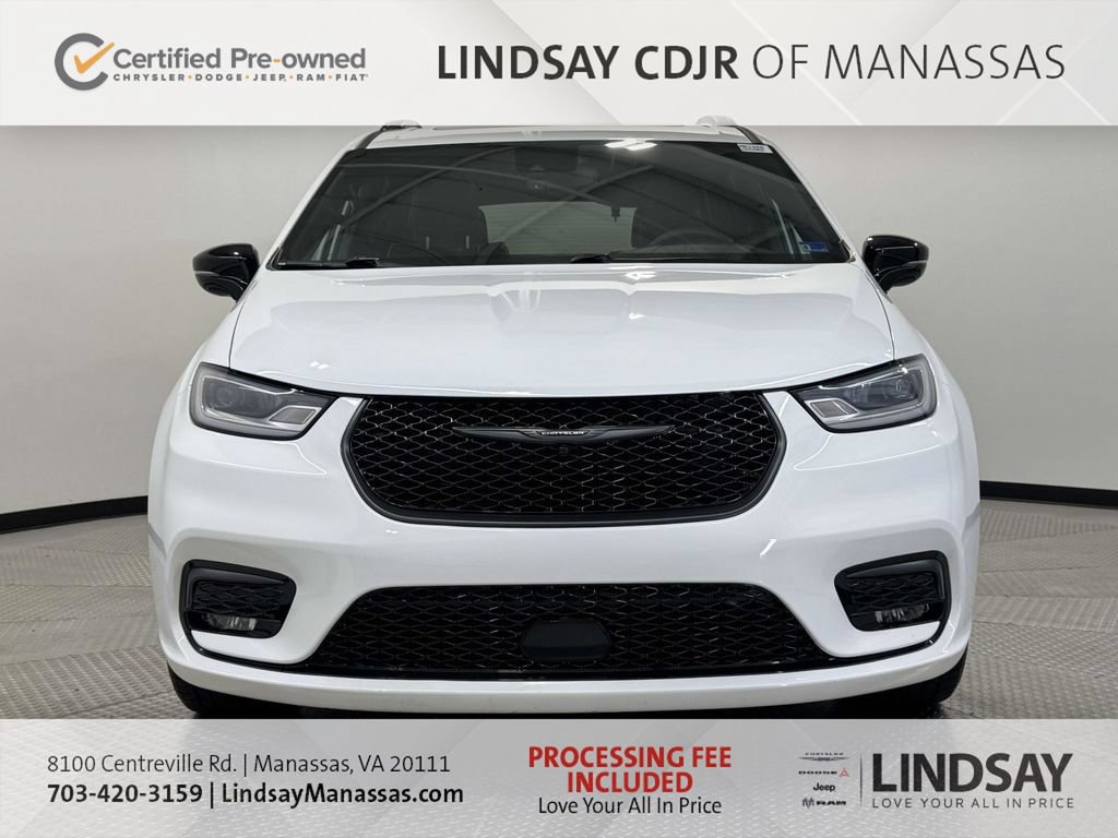 Certified 2025 Chrysler Pacifica Limited FWD image 3