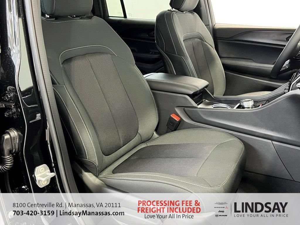 New 2025 Jeep Grand Cherokee Laredo X w/ Luxury Tech Group I AWD/4WD image 9