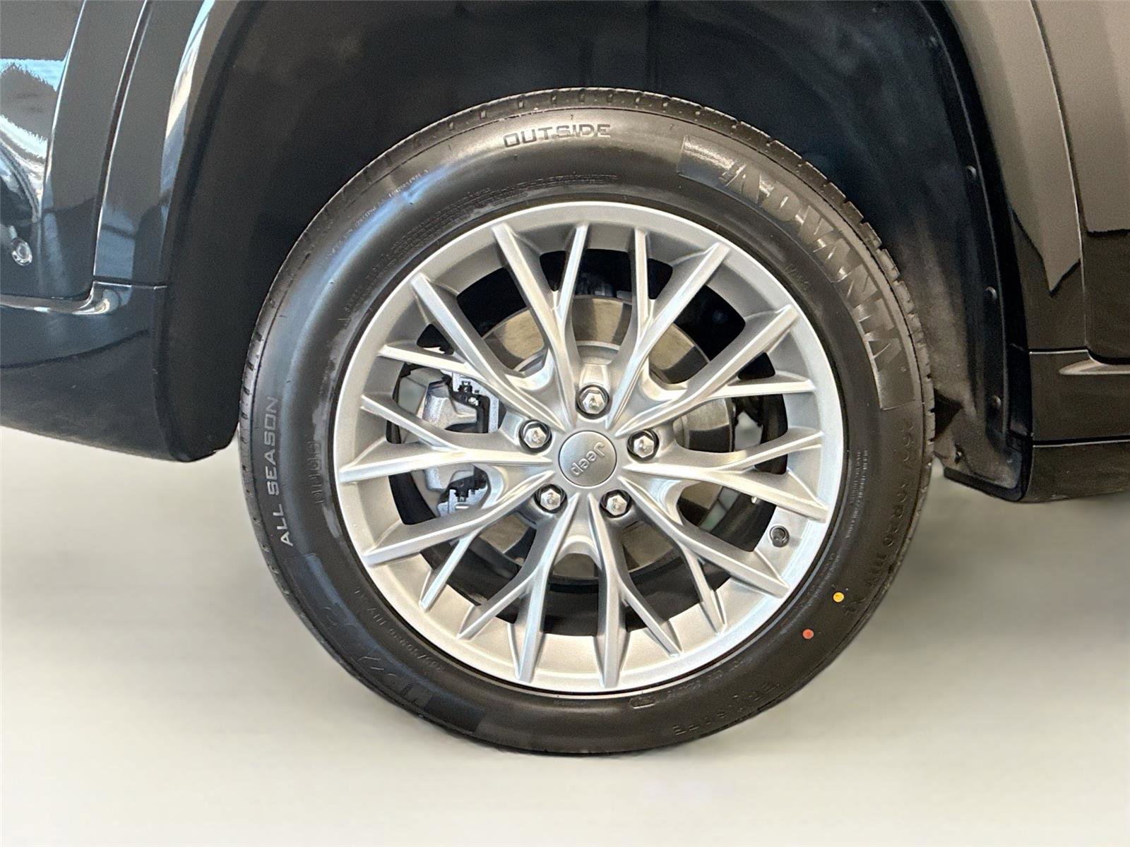 Used 2022 Jeep Grand Cherokee Summit w/ Luxury Tech Group V image 37