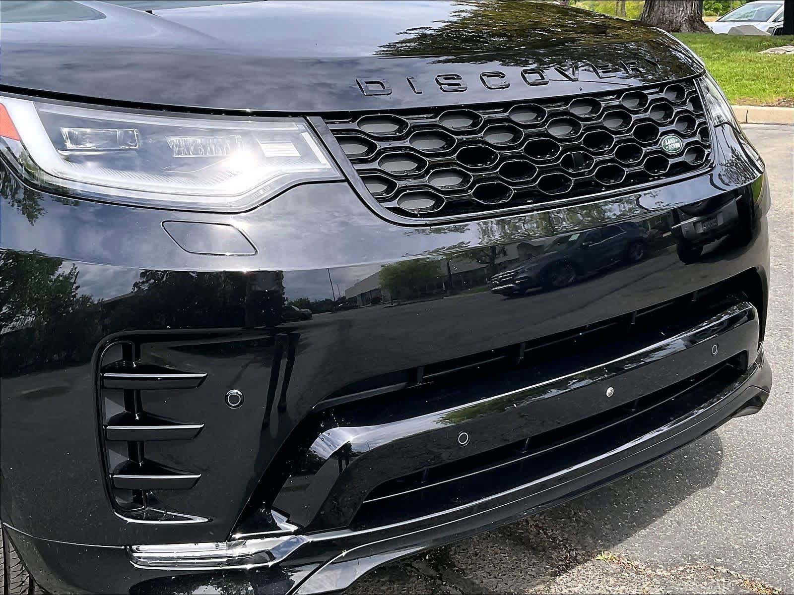 Used 2025 Land Rover Discovery Dynamic SE AWD/4WD image 32