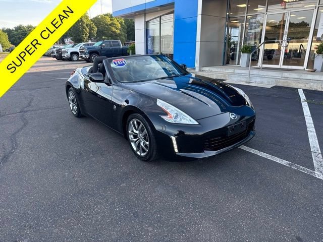 Used 2014 Nissan 370Z Touring RWD video 1