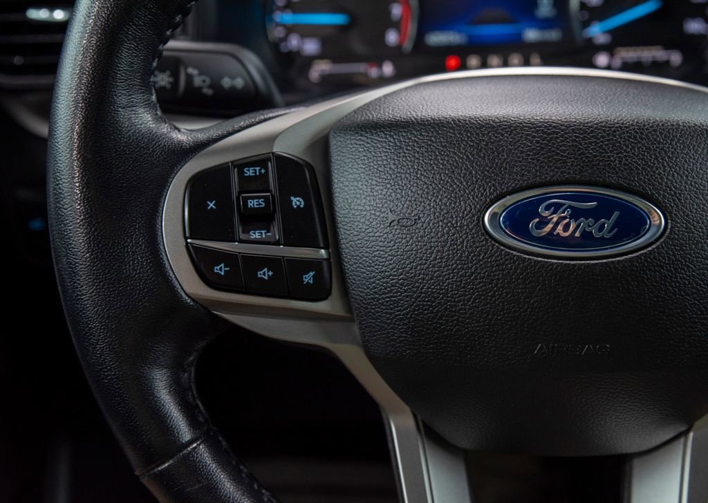 Used 2022 Ford Explorer XLT AWD/4WD image 24