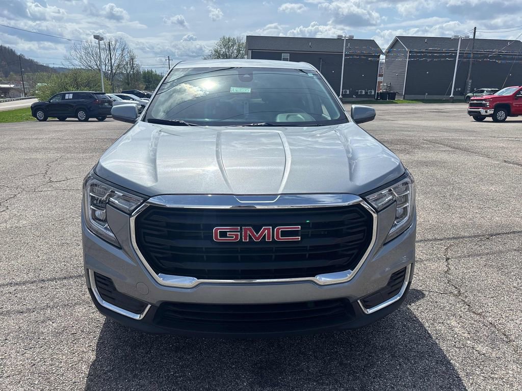 Used 2024 GMC Terrain SLE AWD/4WD image 8