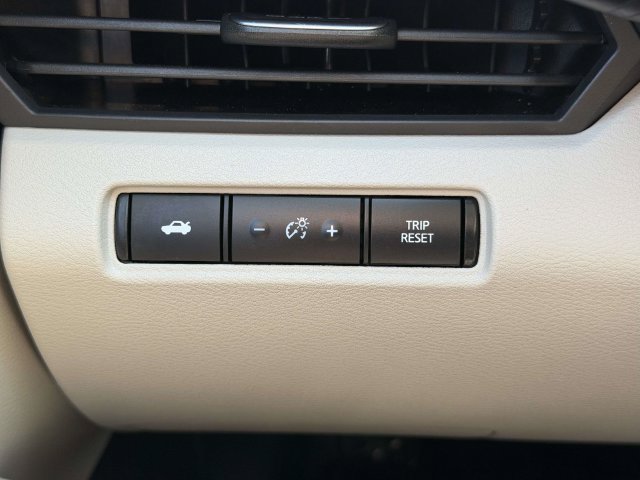 Used 2024 Nissan Altima 2.5 SV FWD image 25
