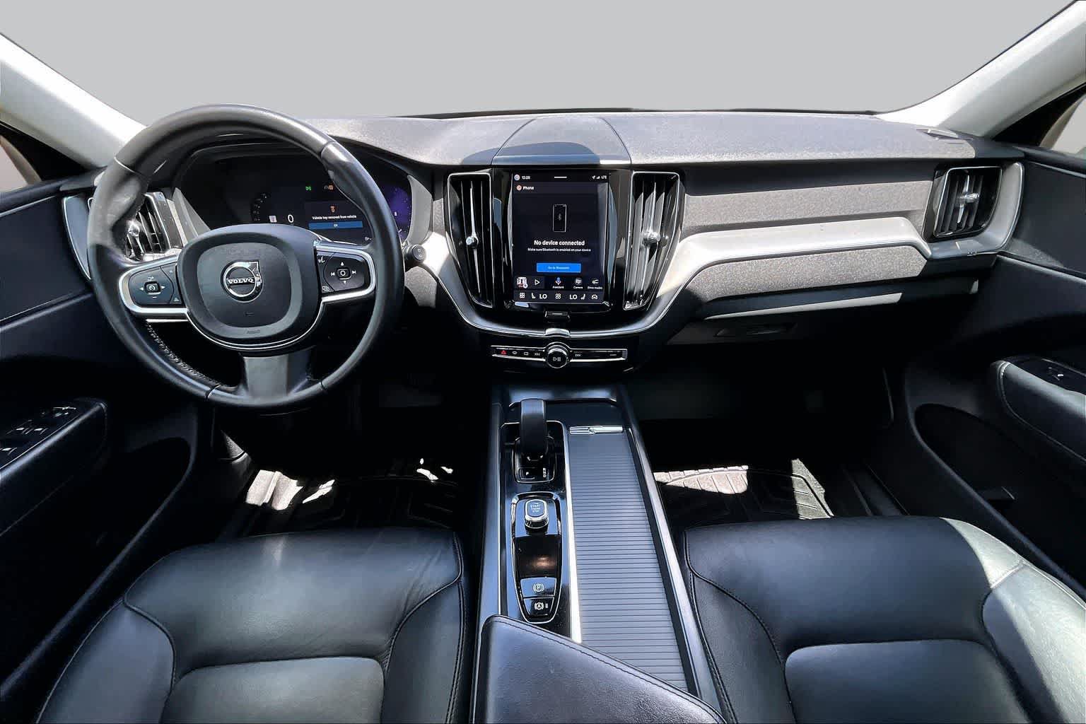Used 2024 Volvo XC60 B5 Core AWD/4WD image 16