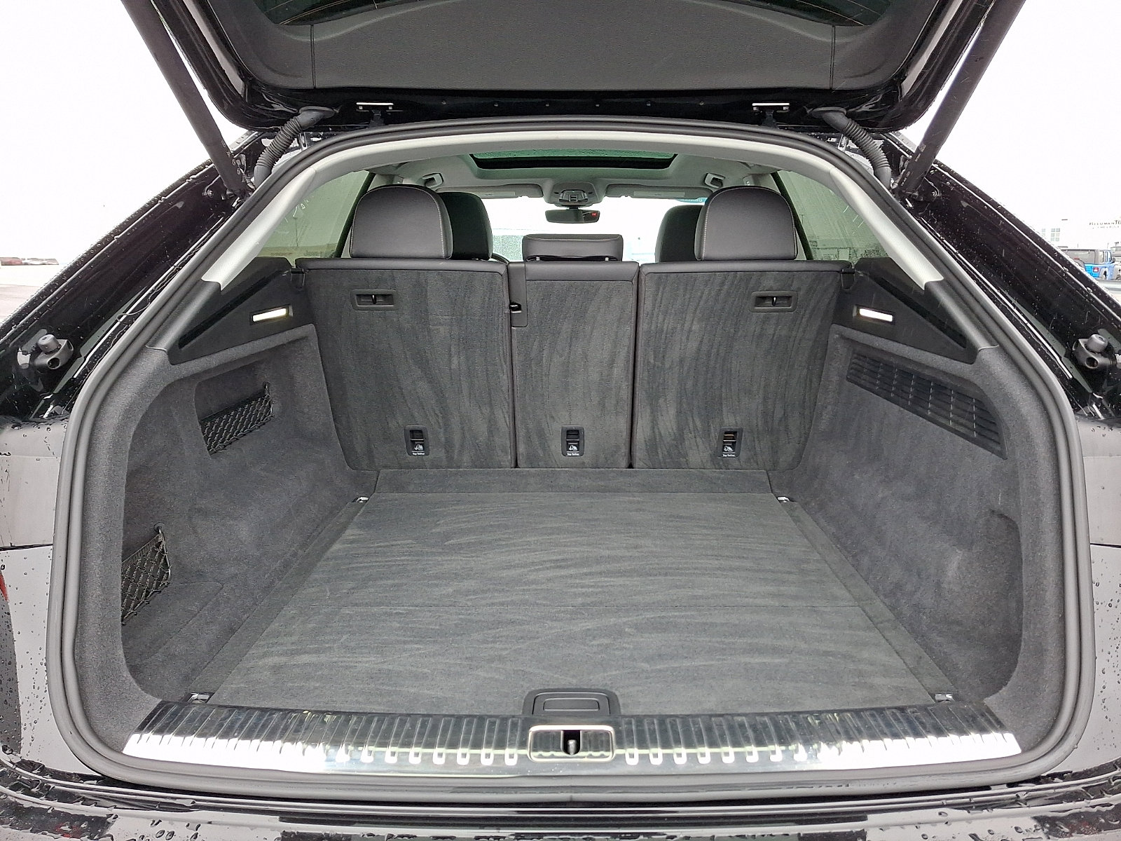 Used 2022 Audi Q8 Premium Plus image 29