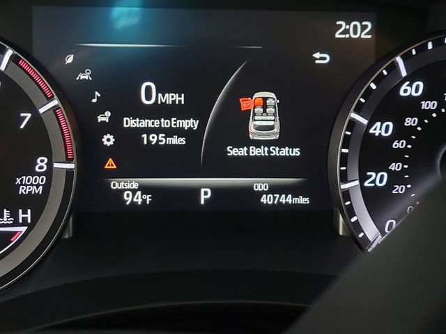 Used 2023 Toyota Highlander XLE FWD image 2