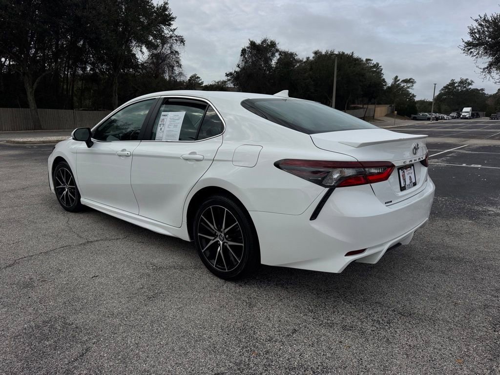 Used 2024 Toyota Camry SE image 6