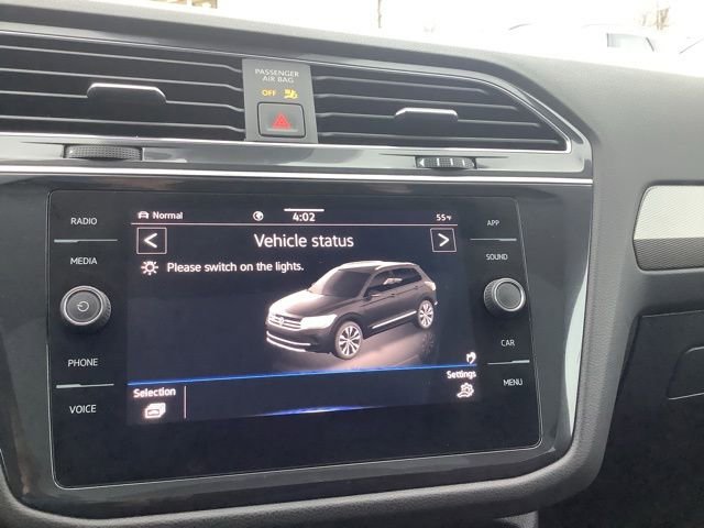 Used 2022 Volkswagen Tiguan SE R-Line image 31