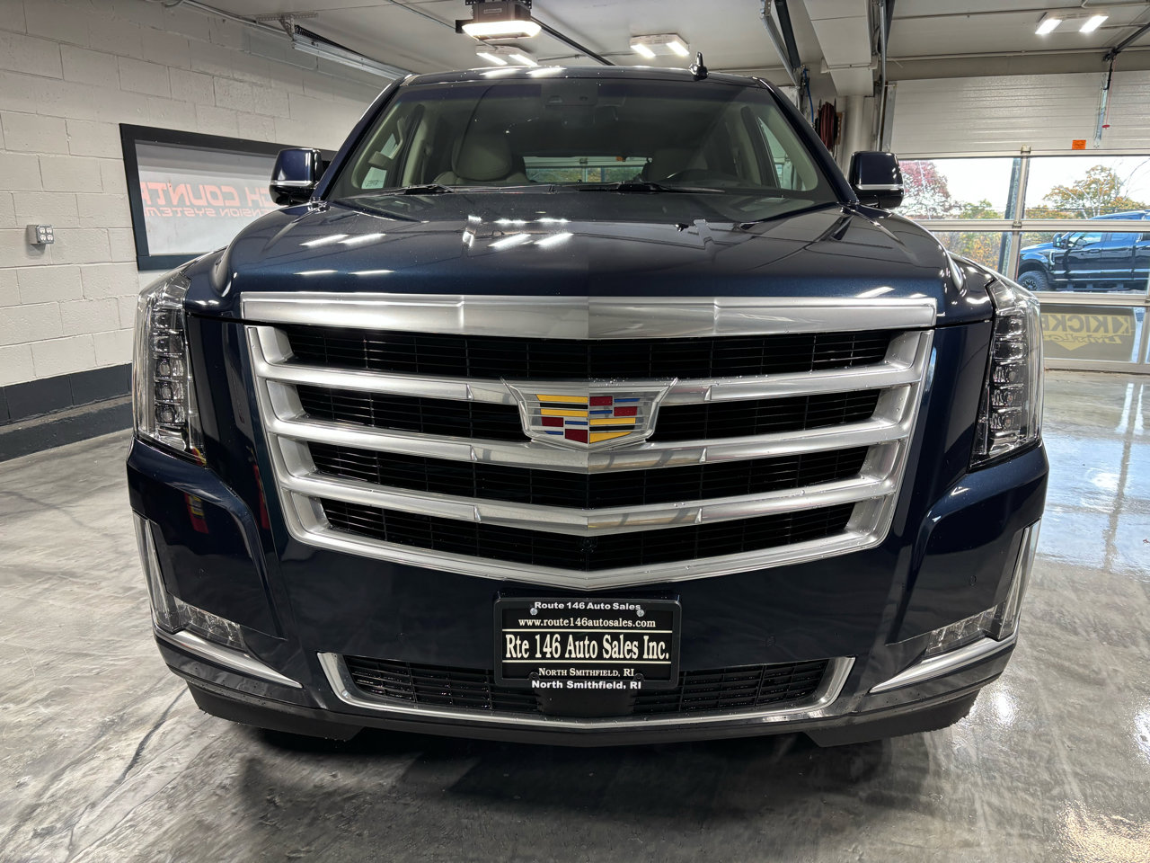 Used 2020 Cadillac Escalade Premium Luxury image 4