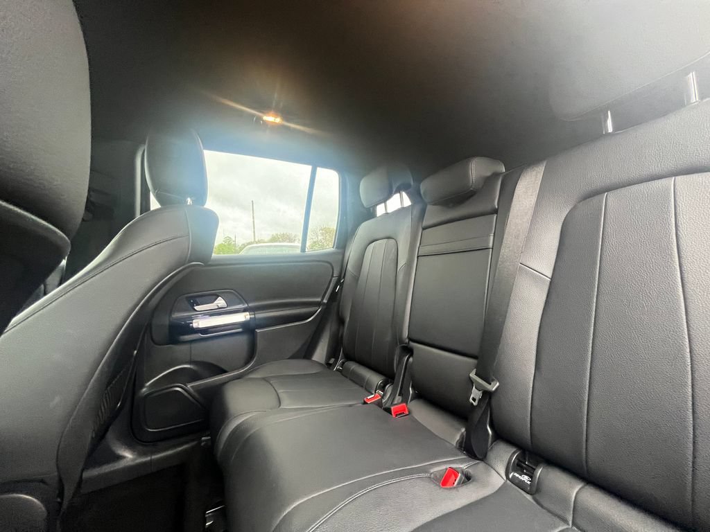 Used 2025 Mercedes-Benz GLB 250 4MATIC image 21