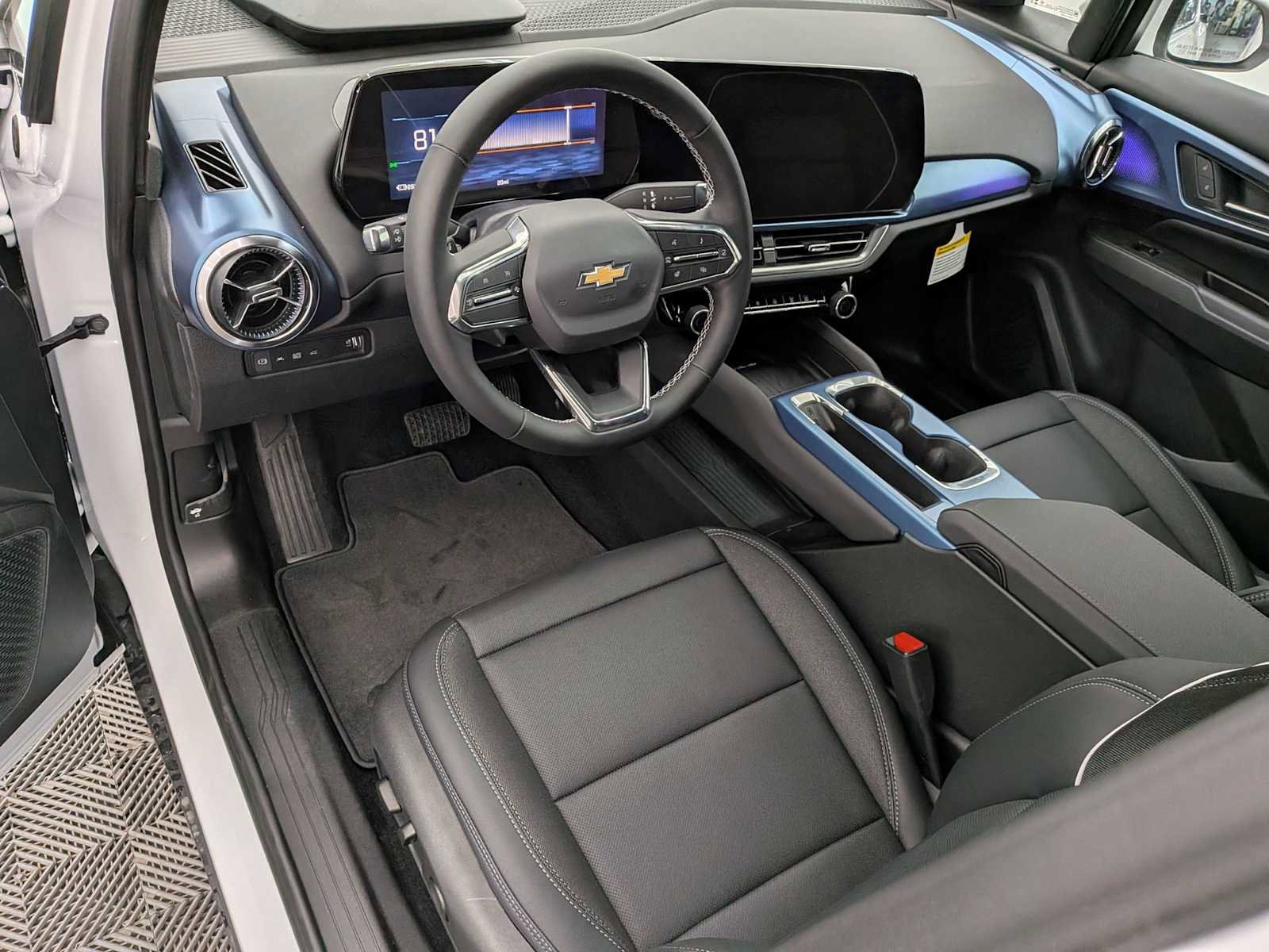 New 2026 Chevrolet Equinox EV LT image 2