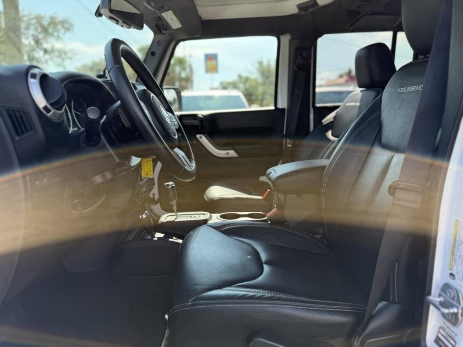 Used 2017 Jeep Wrangler Unlimited Rubicon w/ Connectivity Group image 16