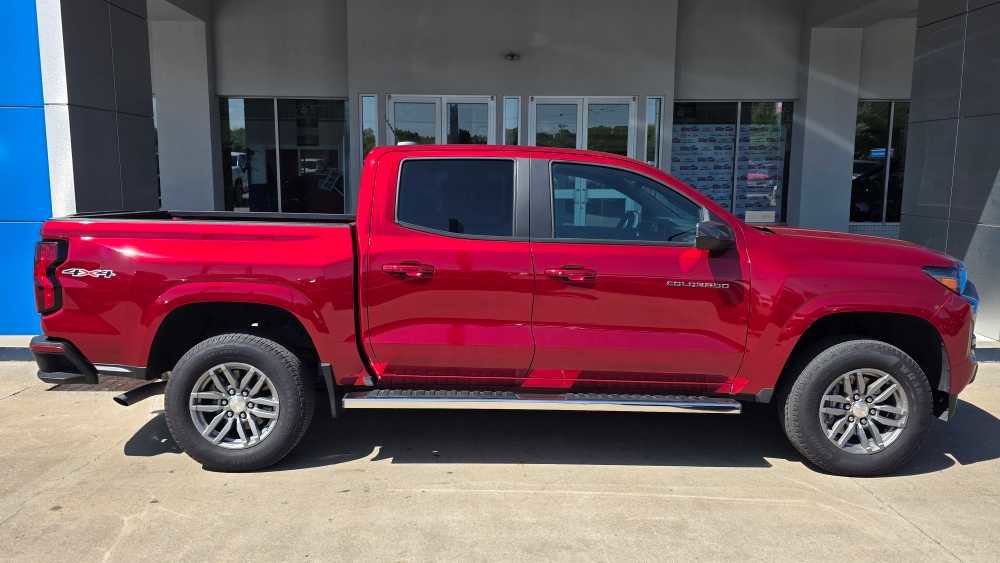 Used 2024 Chevrolet Colorado LT AWD/4WD image 6