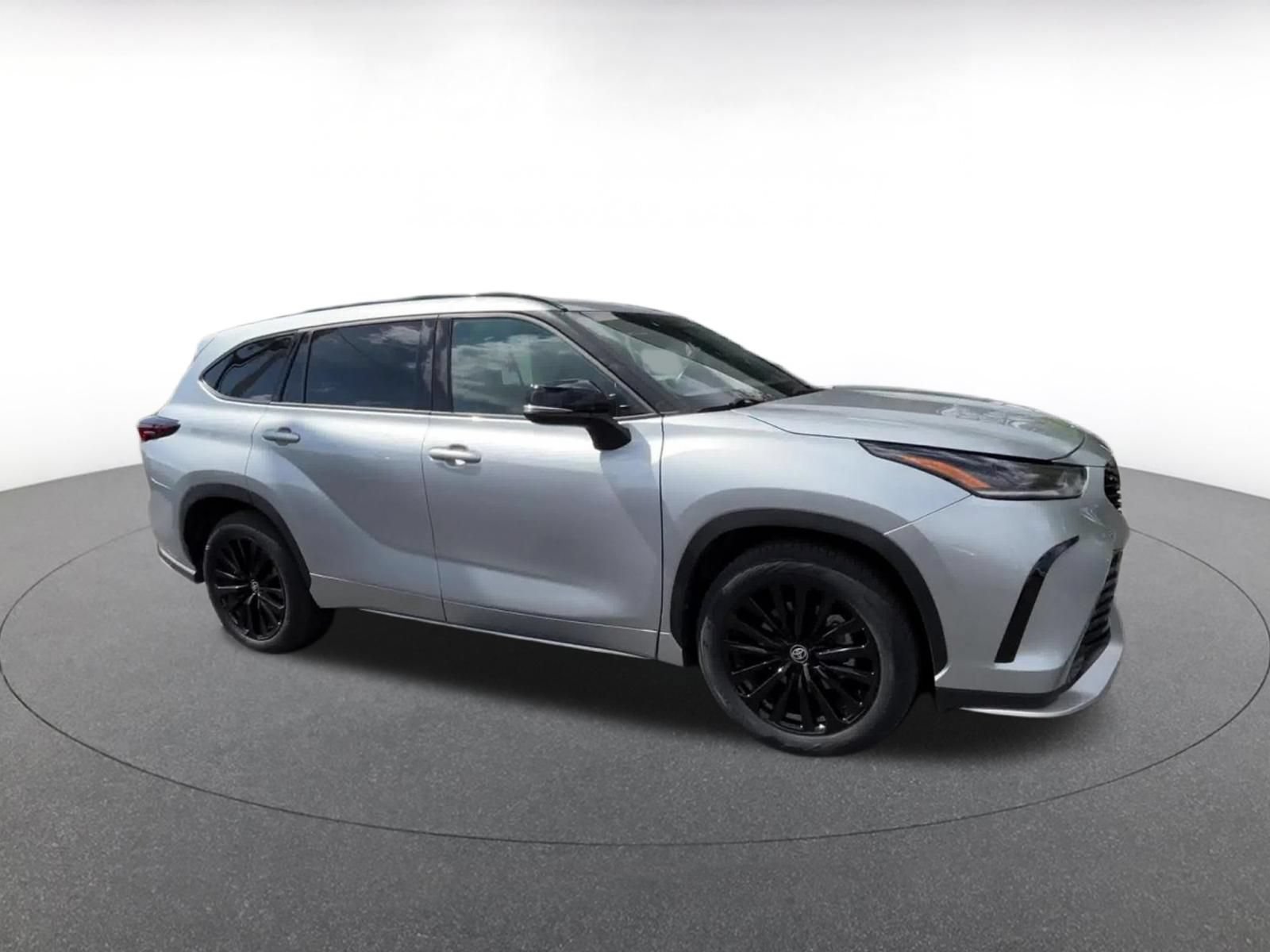 Used 2025 Toyota Highlander XSE AWD/4WD image 2