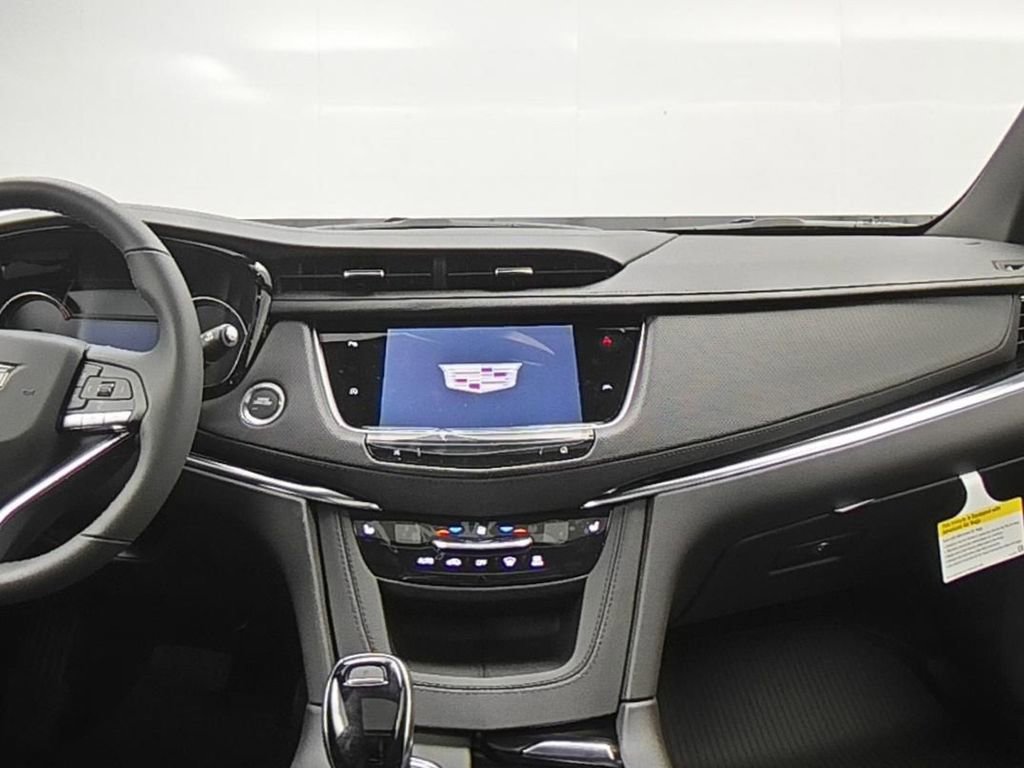 New 2025 Cadillac XT6 Luxury w/ LPO, Floor Liner Package AWD/4WD image 10