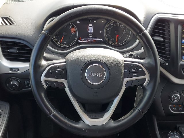 Used 2017 Jeep Cherokee Trailhawk AWD/4WD image 31