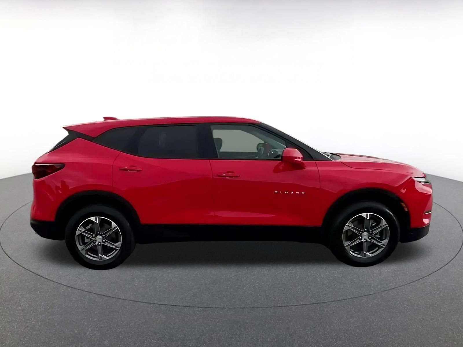 Used 2025 Chevrolet Blazer LT FWD image 15