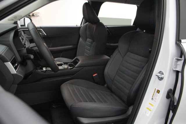 New 2026 Mitsubishi Outlander SE image 7