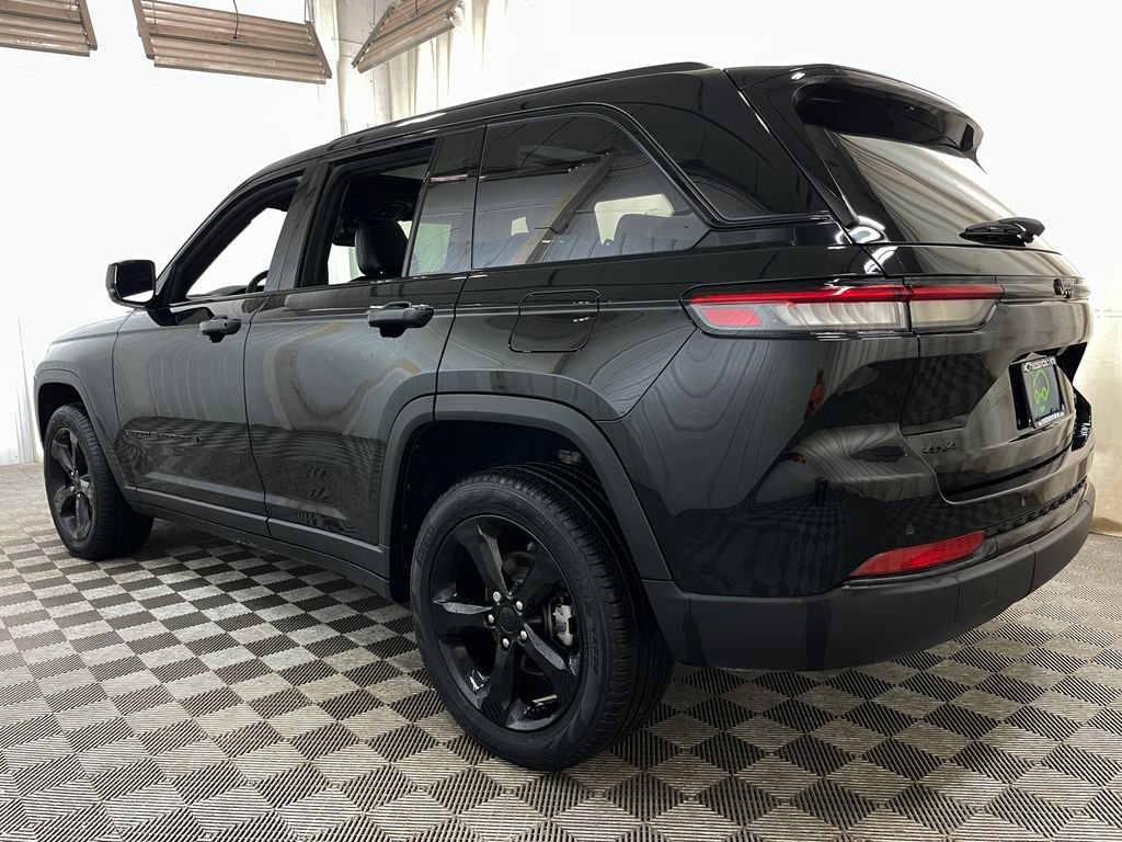 Used 2025 Jeep Grand Cherokee Limited w/ Black Appearance Package AWD/4WD image 48
