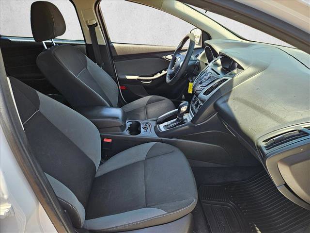 Used 2013 Ford Focus SE w/ SE Winter Pkg FWD image 24