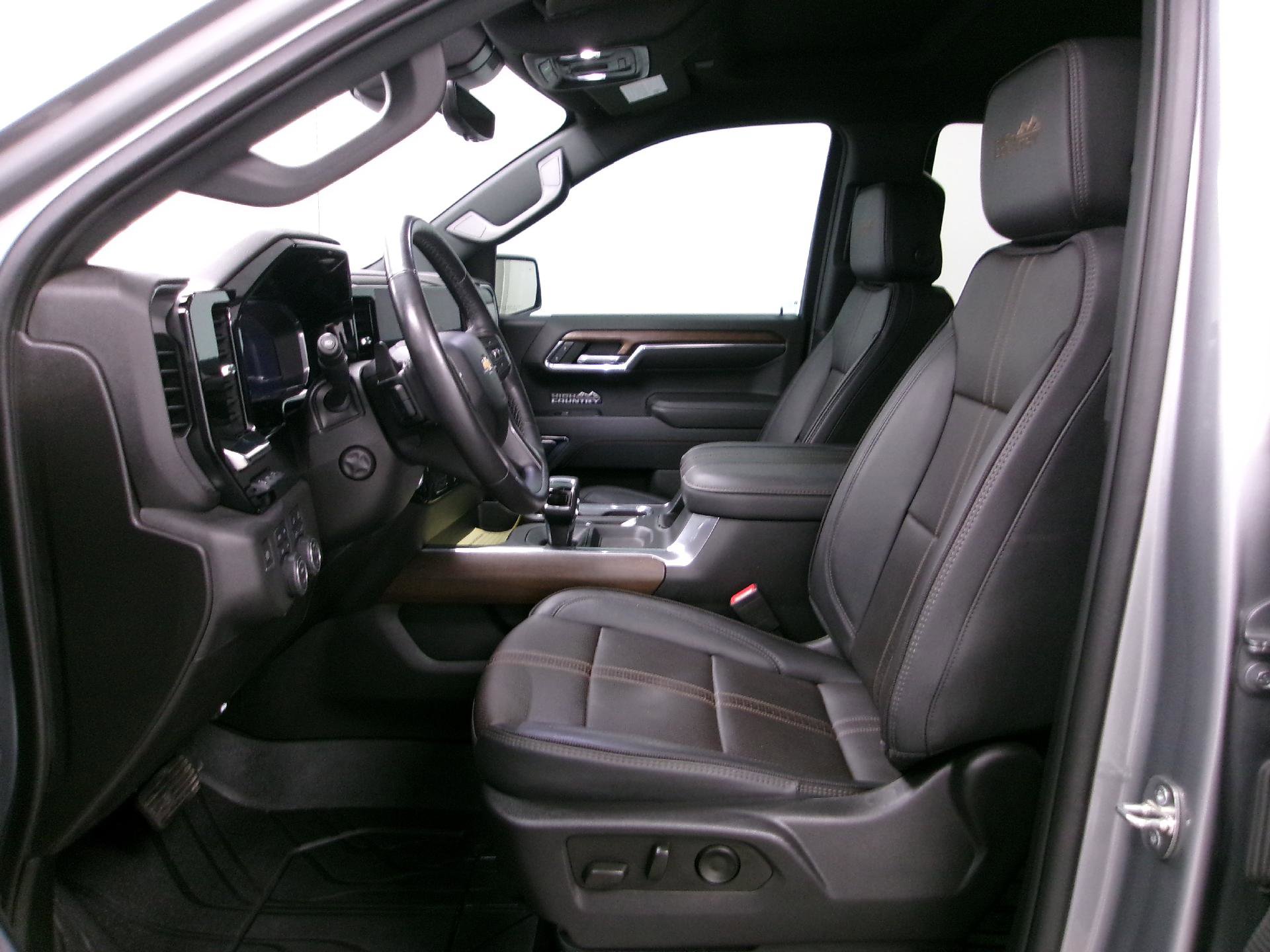 Certified 2023 Chevrolet Silverado 1500 High Country w/ Technology Package AWD/4WD image 8