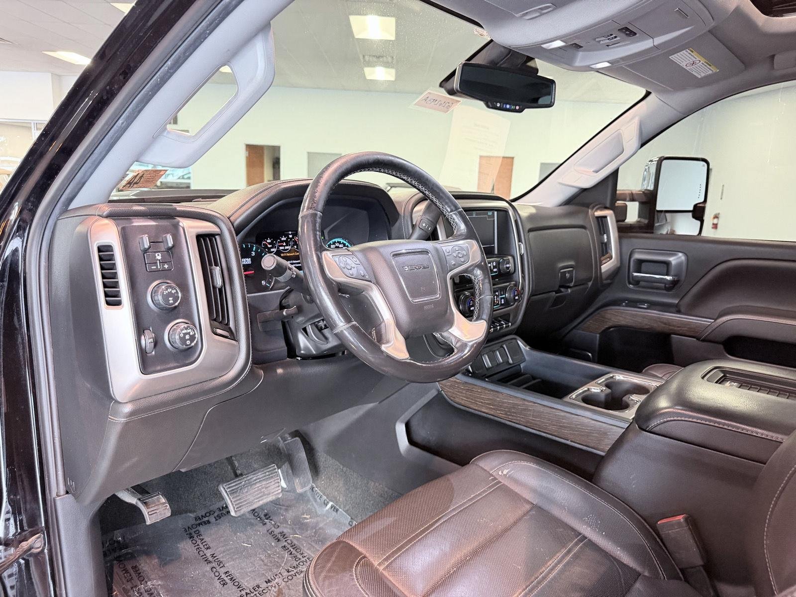 Used 2018 GMC Sierra 2500 Denali w/ Duramax Plus Package AWD/4WD image 35