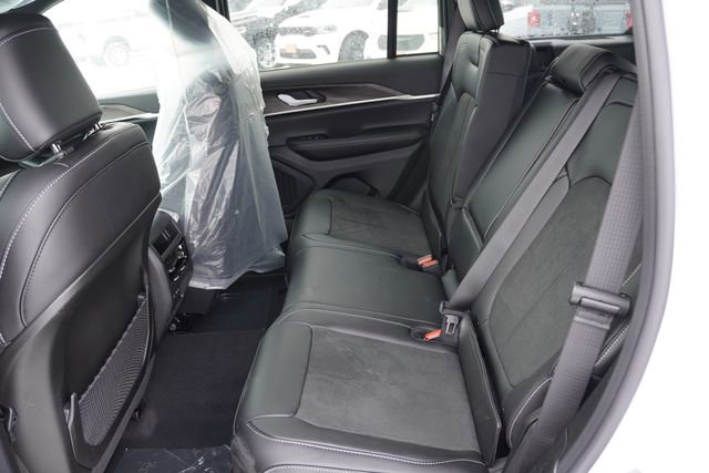 New 2026 Jeep Grand Cherokee Laredo image 11