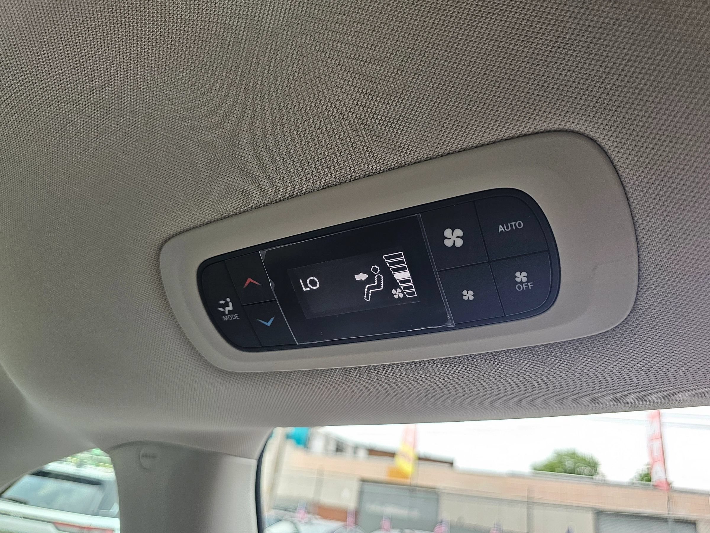 Used 2020 Chrysler Pacifica Touring w/ Advanced Safetytec Group FWD image 34