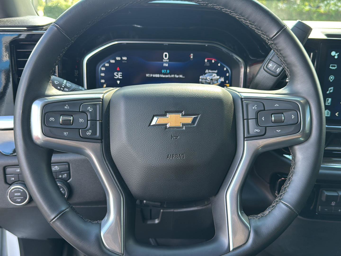 Used 2025 Chevrolet Silverado 2500 LT image 17