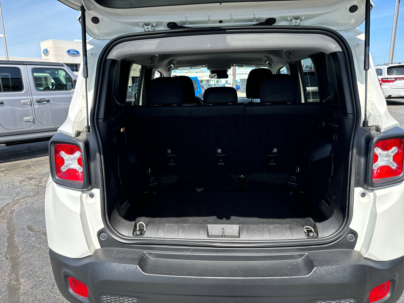Used 2020 Jeep Renegade Latitude image 17
