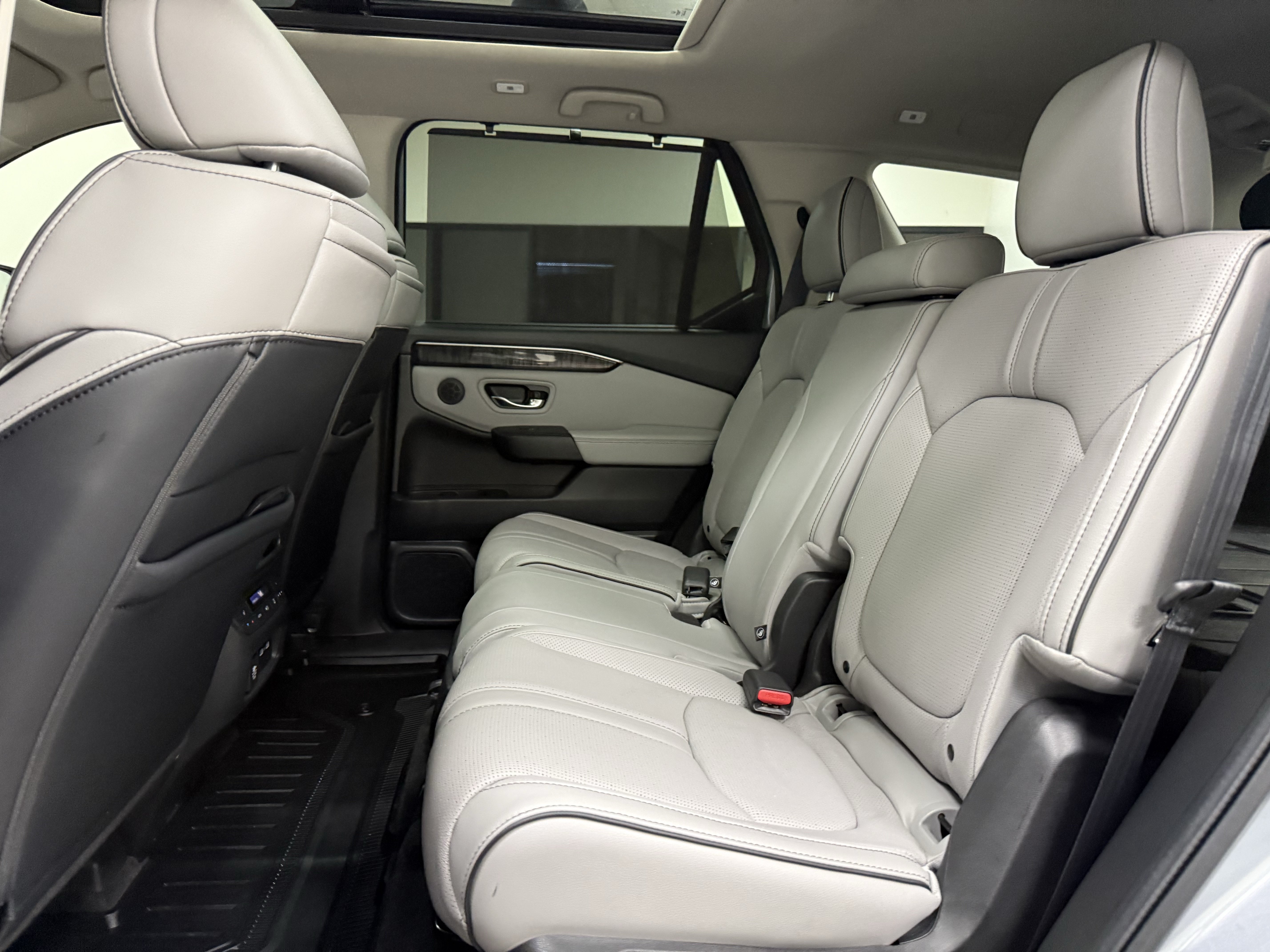 Used 2023 Honda Pilot Elite image 14