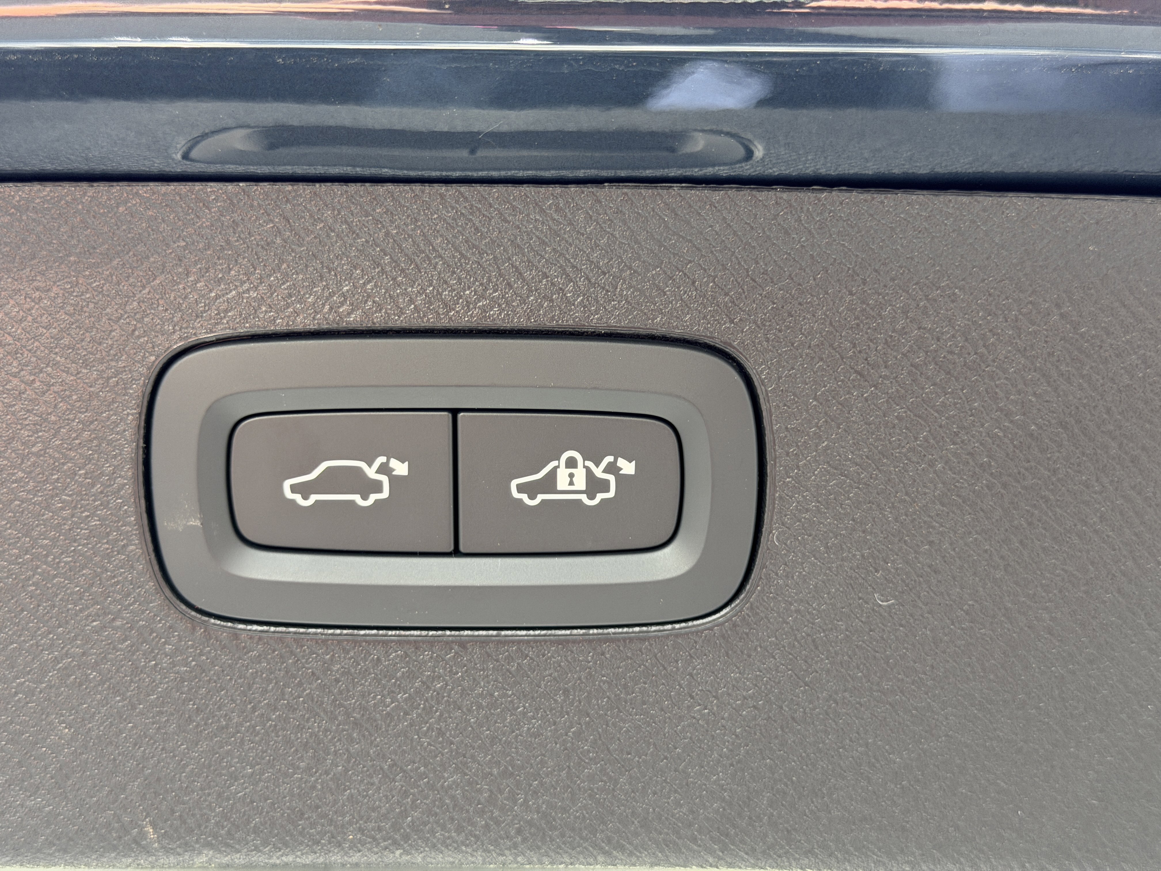 New 2026 Volvo XC90 T8 Ultra w/ Protection Package image 10