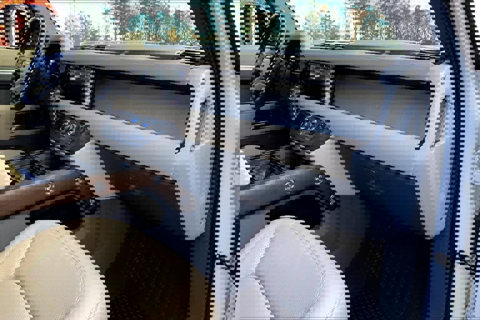 Used 2023 Land Rover Defender 110 S image 16