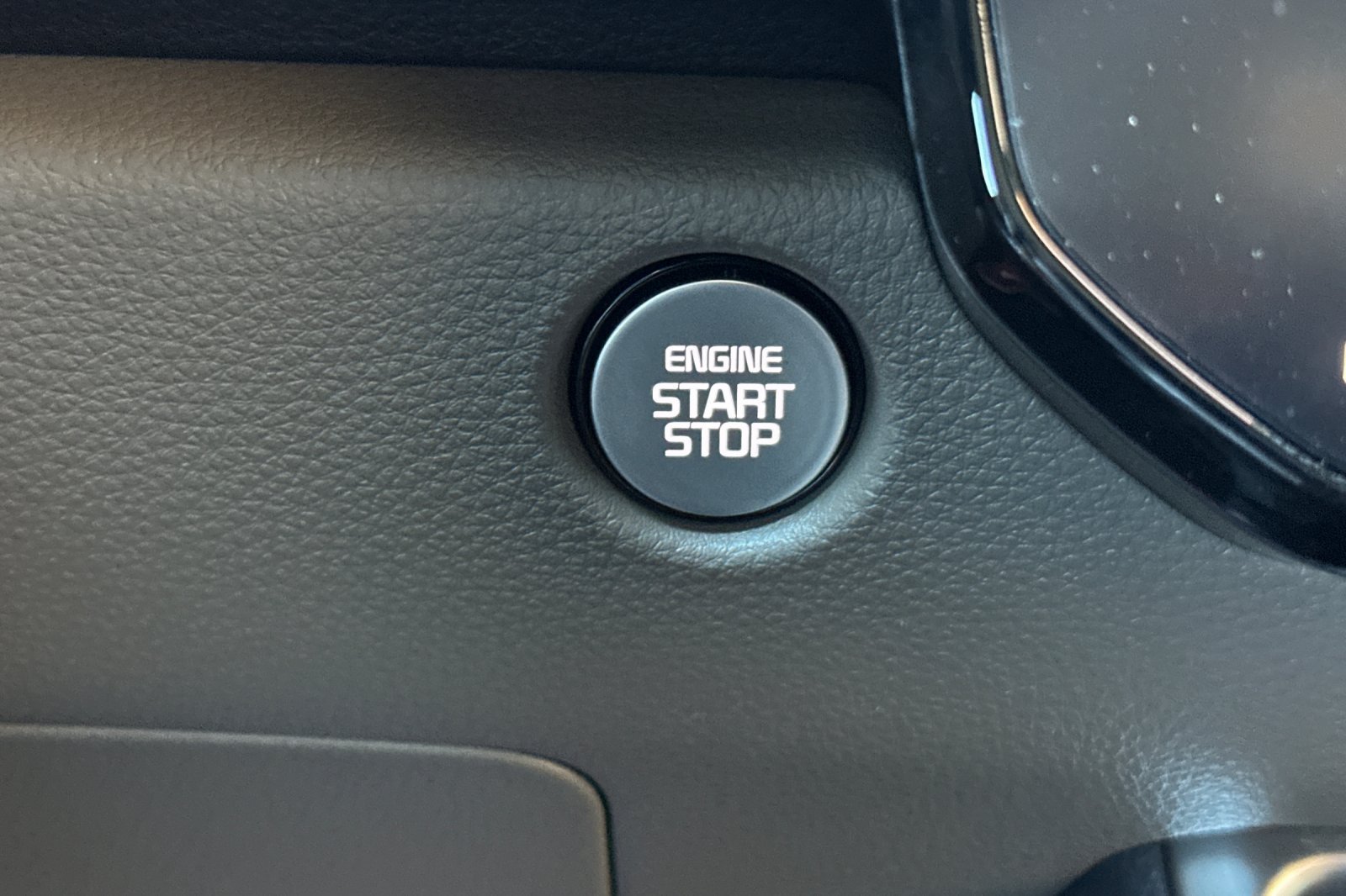 Used 2026 Kia Carnival FWD image 24