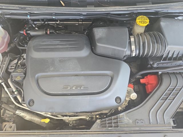Used 2022 Chrysler Pacifica Touring-L w/ Uconnect Theater Family Group FWD image 21