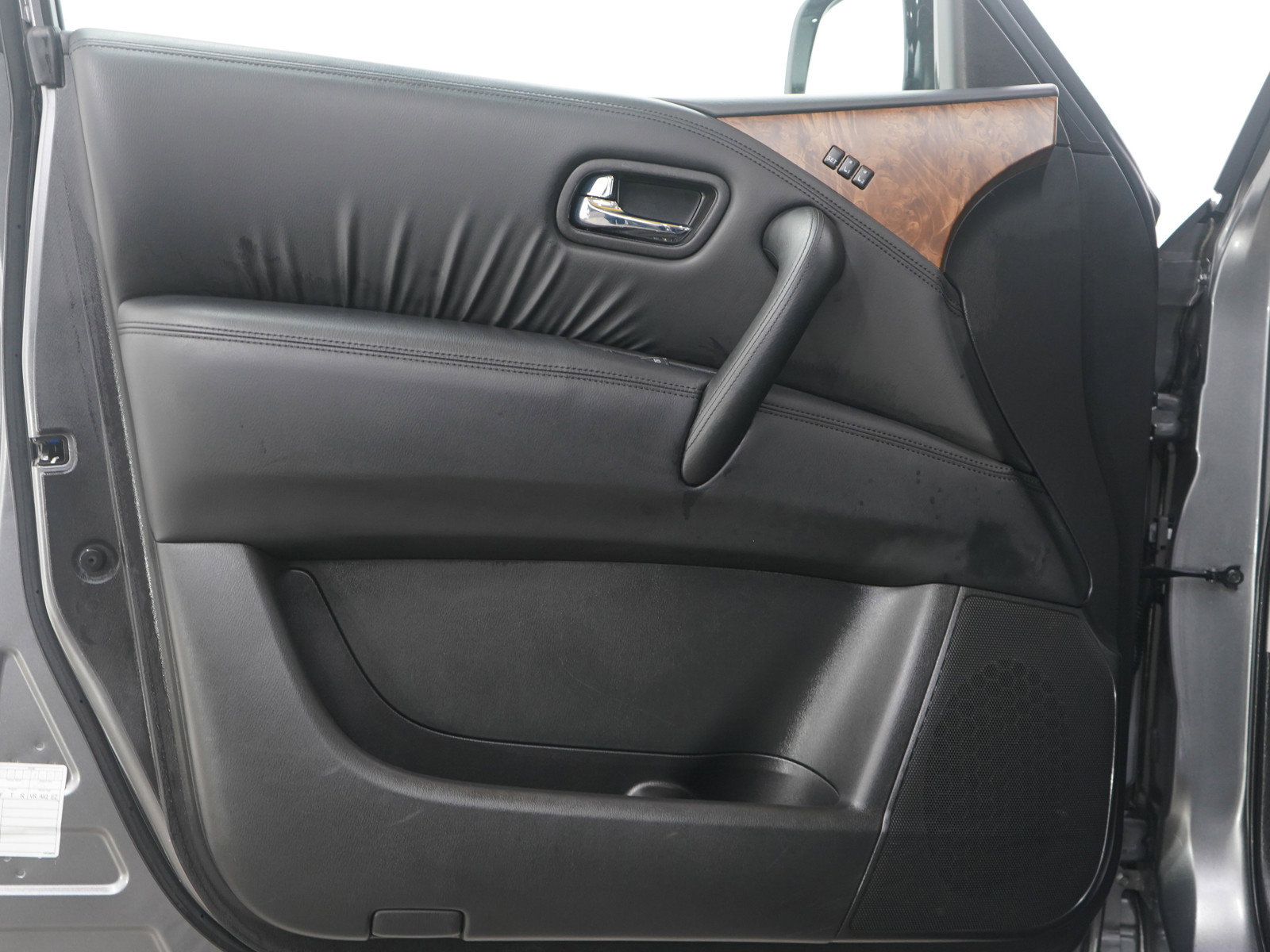 Used 2024 Nissan Armada SL image 25