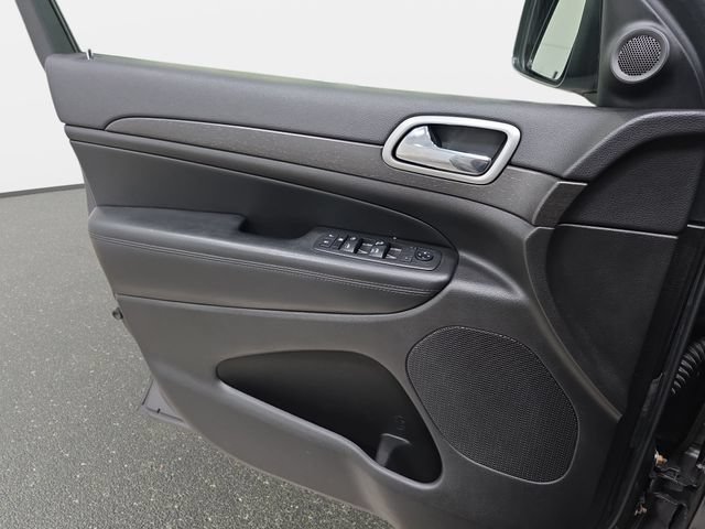 Used 2018 Jeep Grand Cherokee Altitude AWD/4WD image 27