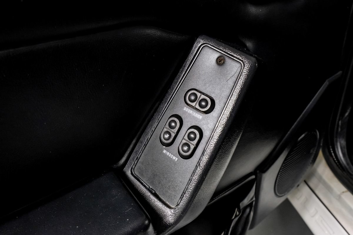 Used 1993 Ford Mustang GT RWD image 34