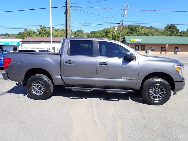 Used 2024 Nissan Titan SV image 9