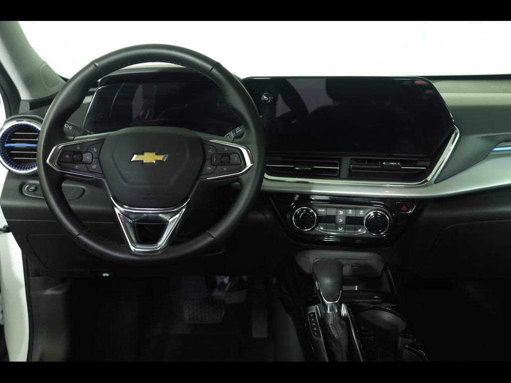 Certified 2025 Chevrolet Trax LT w/ LT Convenience Package FWD image 21